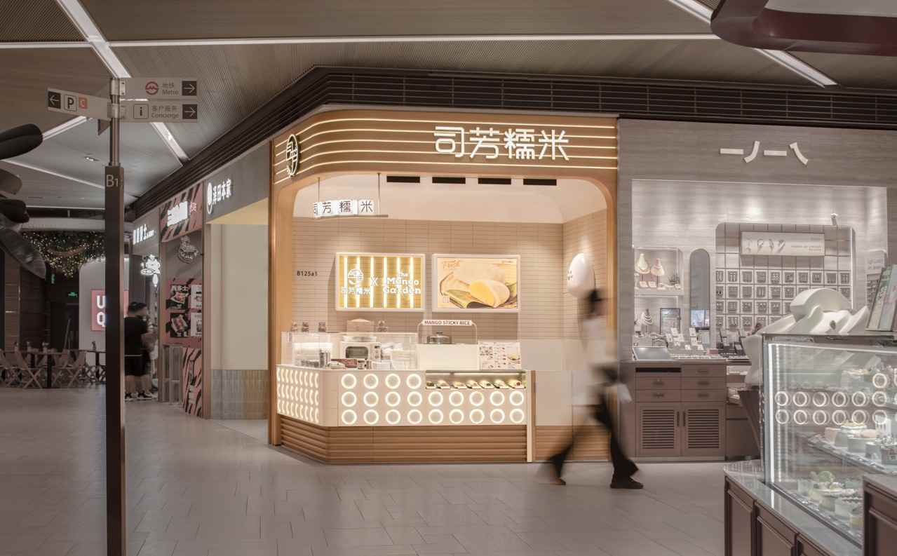 巴黎的餐饮店用什么餐饮桌椅？快餐桌椅、卡···(图2)